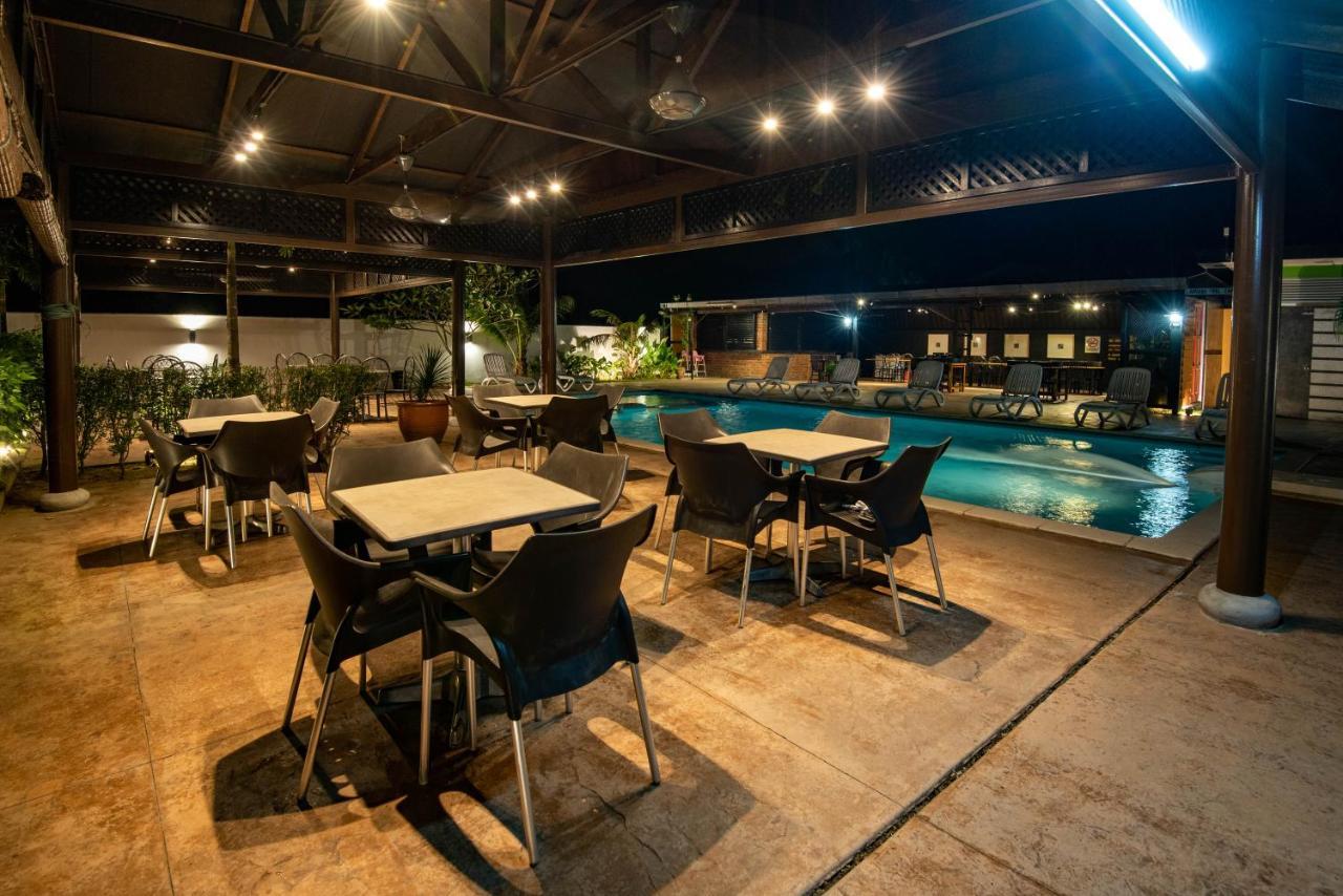 Riverra Inn Langkawi Kuah Esterno foto