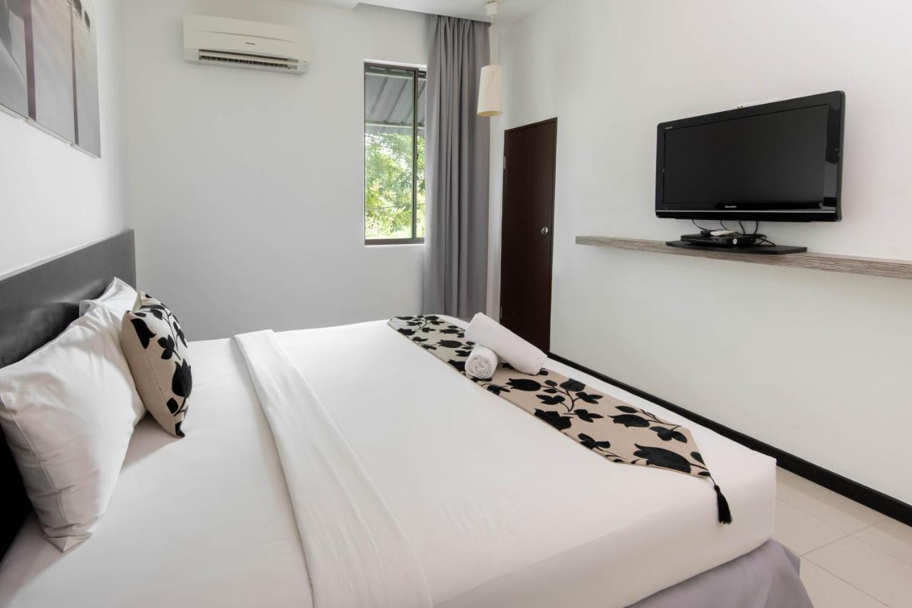 Riverra Inn Langkawi Kuah Esterno foto