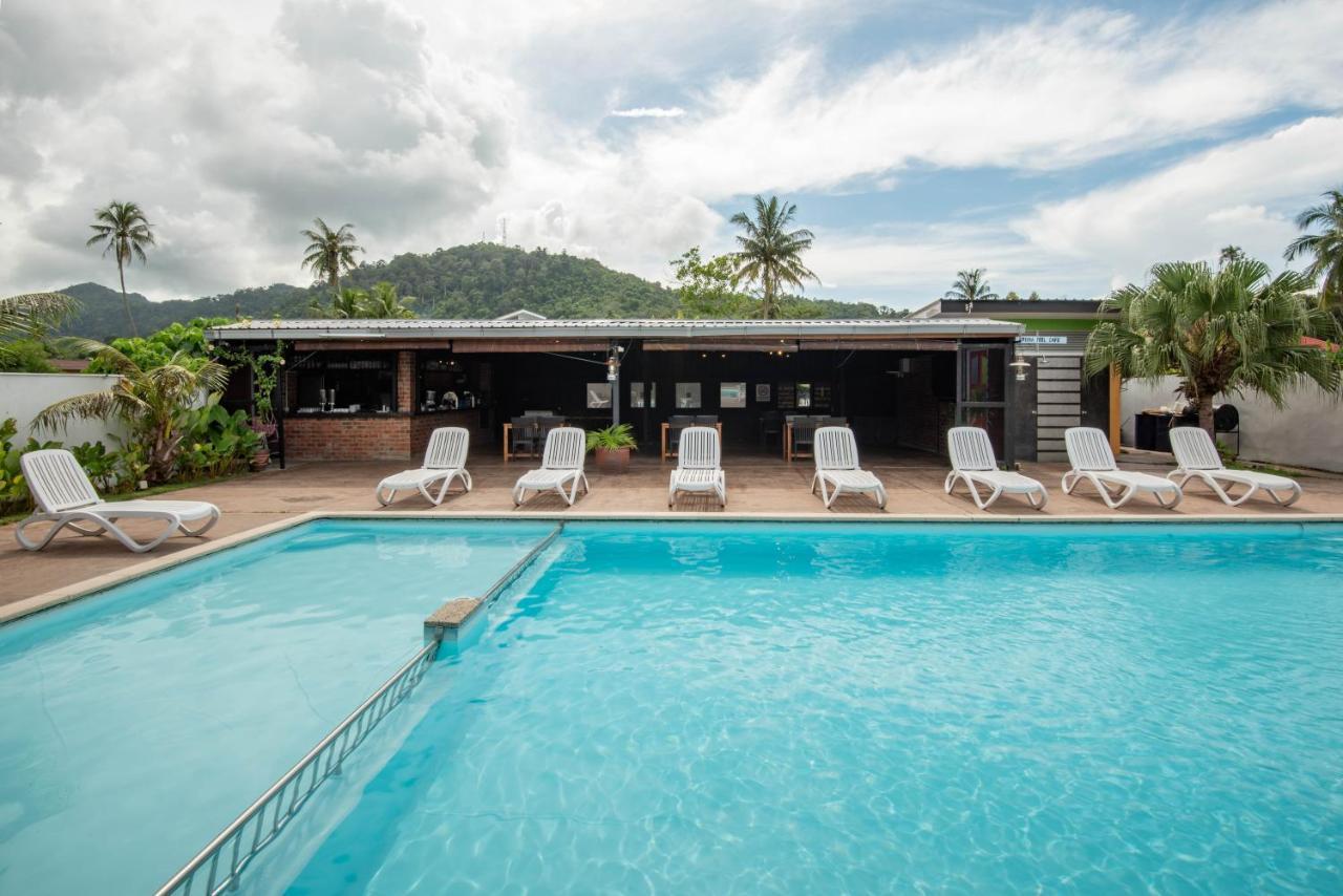 Riverra Inn Langkawi Kuah Esterno foto