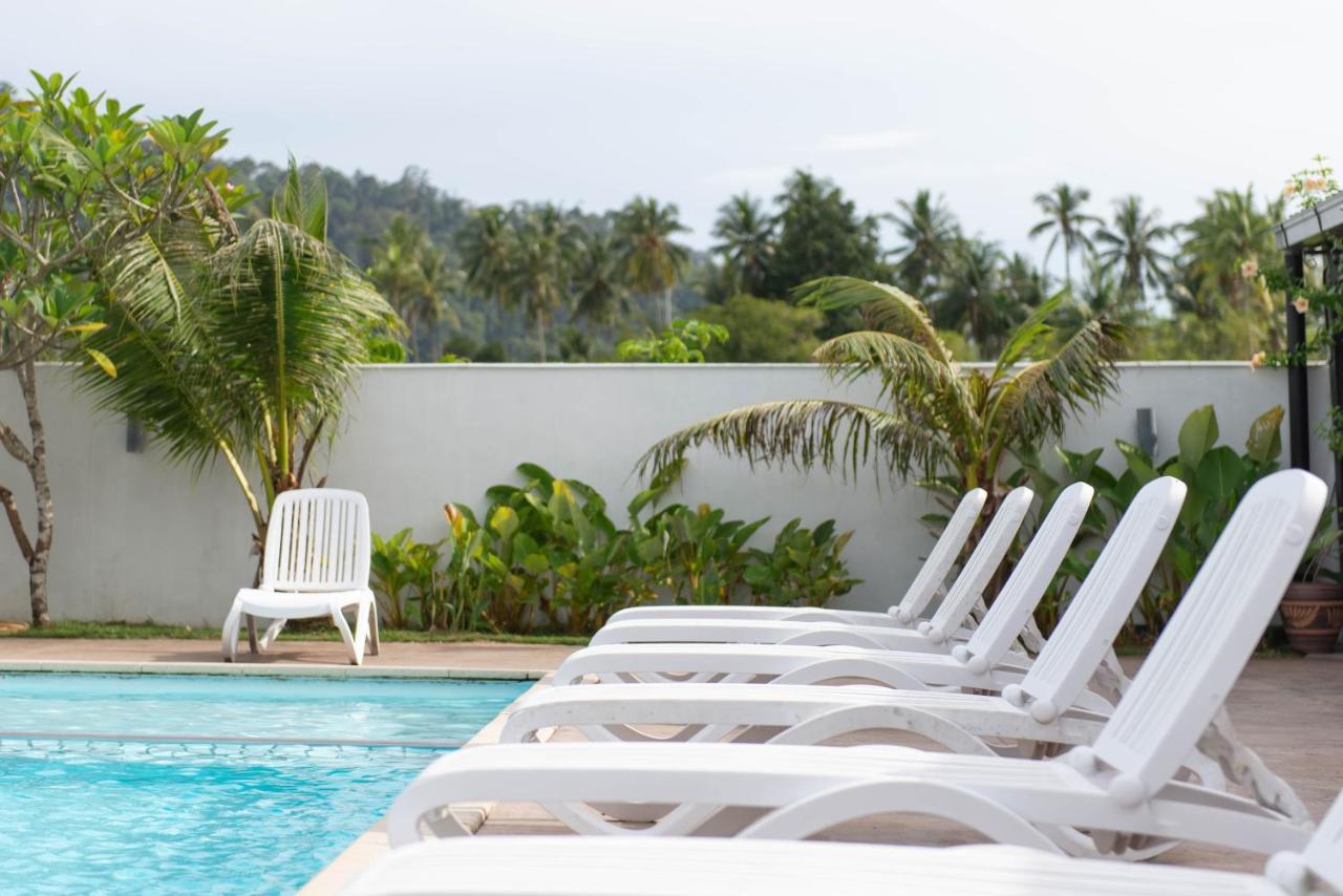 Riverra Inn Langkawi Kuah Esterno foto