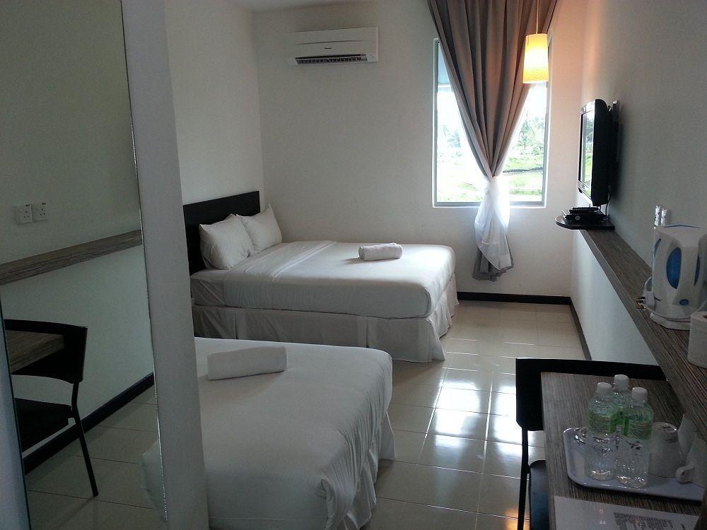 Riverra Inn Langkawi Kuah Esterno foto