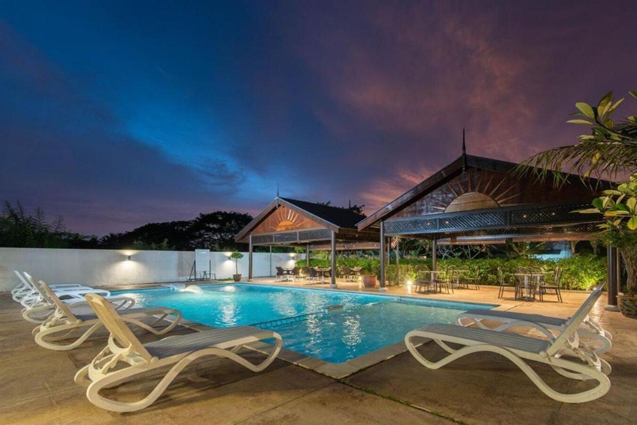Riverra Inn Langkawi Kuah Esterno foto