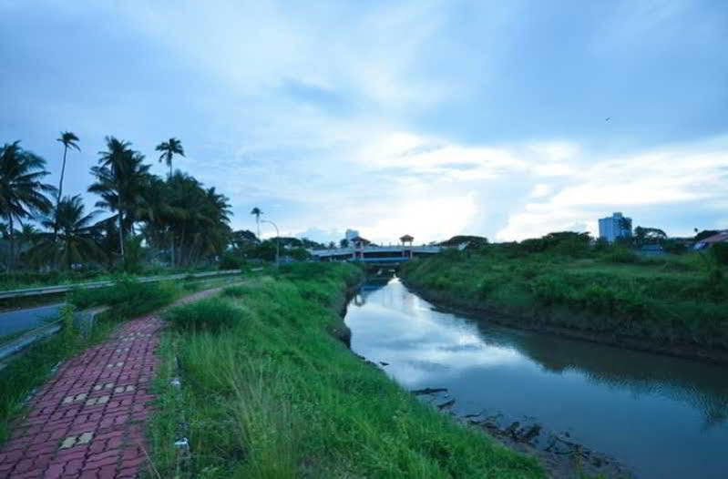 Riverra Inn Langkawi Kuah Esterno foto